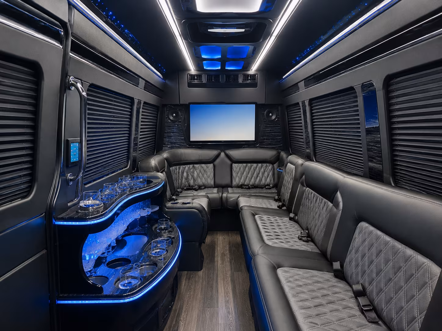 orlandocharterbuscompany net connects you to buses for ucf knights football and every college game day